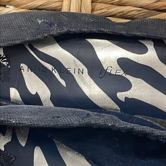 Navy Beaded Flats Shoes Size 8.5 M - Picture 6 of 9